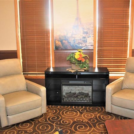 Super 8 By Wyndham Burlington Ξενοδοχείο Εξωτερικό φωτογραφία