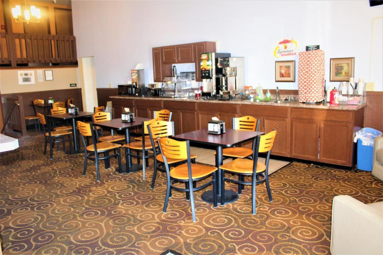 Super 8 By Wyndham Burlington Ξενοδοχείο Εξωτερικό φωτογραφία