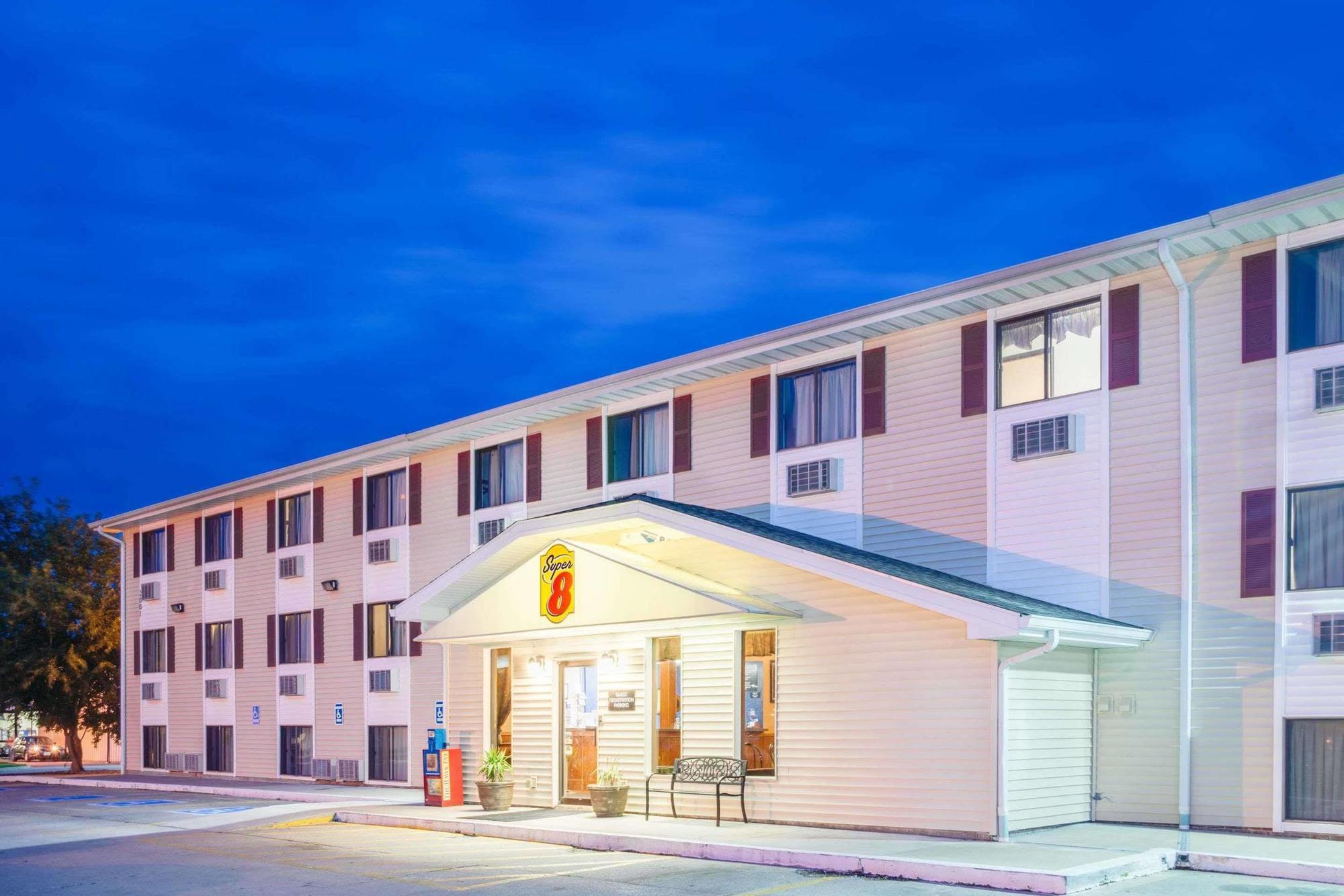 Super 8 By Wyndham Burlington Ξενοδοχείο Εξωτερικό φωτογραφία
